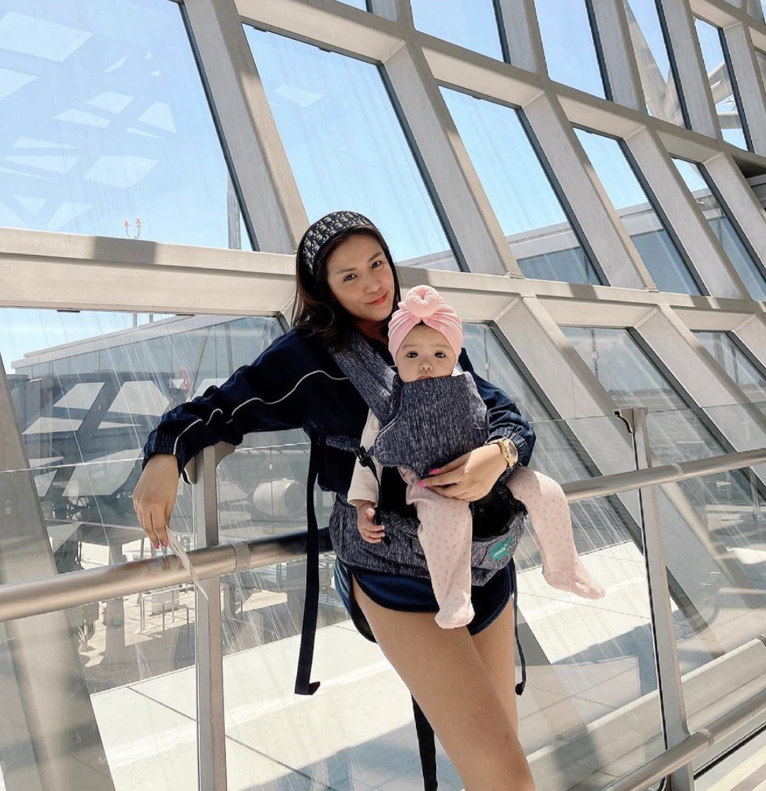 ใบเตย-ดีเจแมน พาลูกสาว น้องเวทมนต์ ไปกราบขอพร คุณปู่-คุณย่า ในวันสงกรานต์