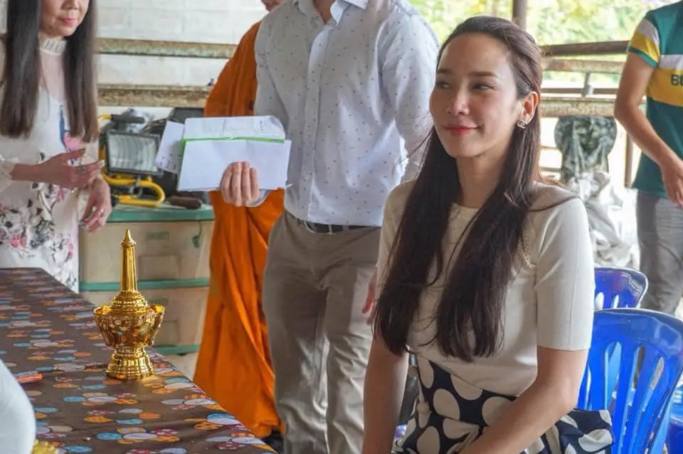 อั้ม พัชราภา ยื่นมือช่วยเด็ก 9 ขวบ หลังชวนพ่อพี่ปลิดชีพหนีหนี้ที่ไม่ได้ก่อ