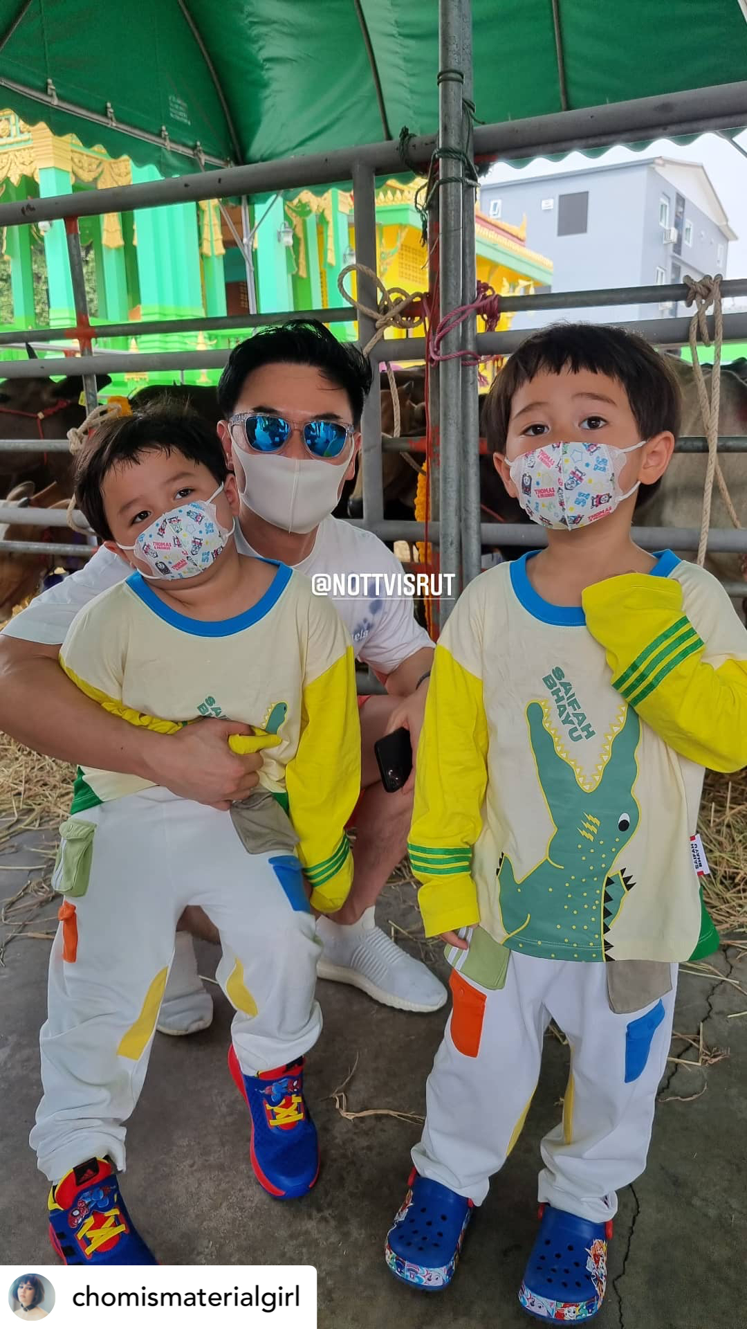 พ่อน็อต-แม่ชมพู่ จูงมือทายาทฝาแฝด น้องสายฟ้า-น้องพายุ ทำบุญไถ่ชีวิตโคกระบือ