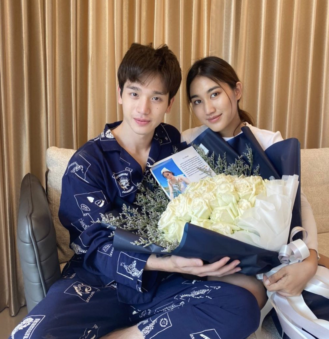 น้องเบส พา ตงตง เดอะสตาร์ รดน้ำดำหัว พ่อ-แม่-ยาย บรรยากาศอบอุ่นไปทั้งหัวใจ