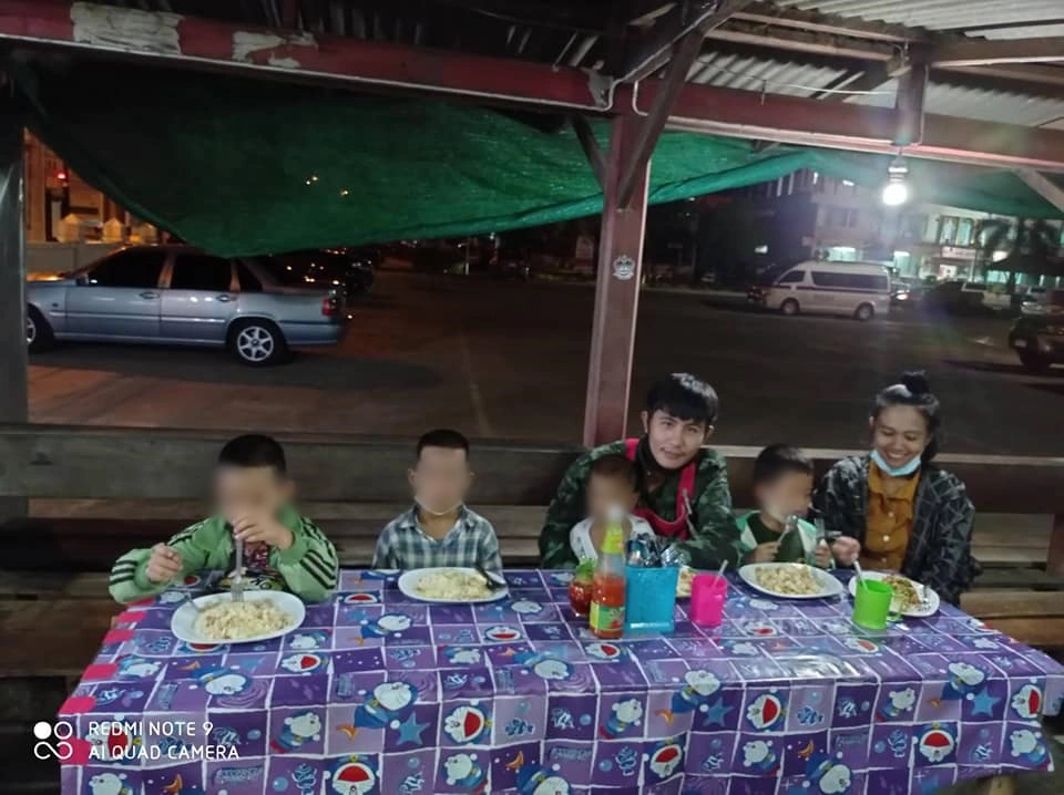 กราบน้ำใจชาวหล่มสัก ช่วยเหลือ พ่อ แม่ ลูก 6 ชีวิต หอบหิ้วกันเดินเท้ากลับบ้าน