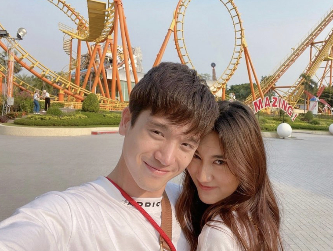 น้องเบส พา ตงตง เดอะสตาร์ รดน้ำดำหัว พ่อ-แม่-ยาย บรรยากาศอบอุ่นไปทั้งหัวใจ