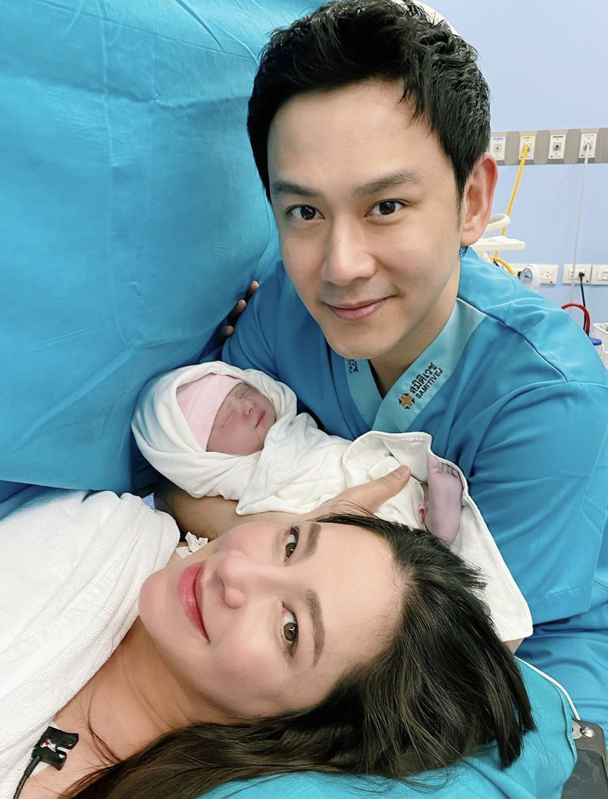 ฟลุค เกริกพล โอบอุ้มลูกสาว น้องนาตาชา ไว้ในอ้อมกอด เปรียบเป็นรักแรกพบของพ่อ