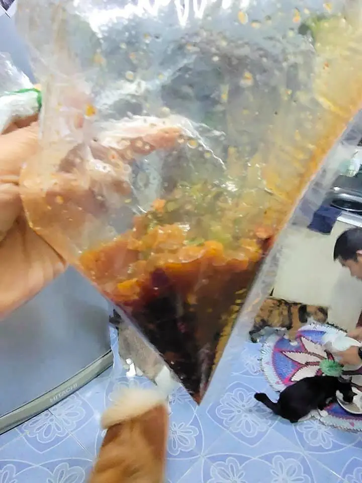 สาวกุมขมับ ซื้ออาหารร้านตามสั่ง หมูกรอบผัดพริกเผา 70 บาท ใช้สิทธิ์คนละครึ่ง