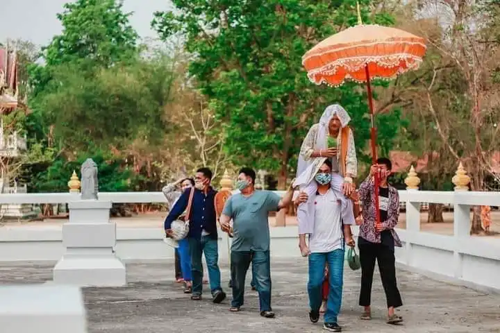 ลูกชายบวชทดเเทนคุณพ่อแม่ สุดเรียบง่ายไม่มีดนตรีแห่ แต่อิ่มใจได้บุญเต็มๆ
