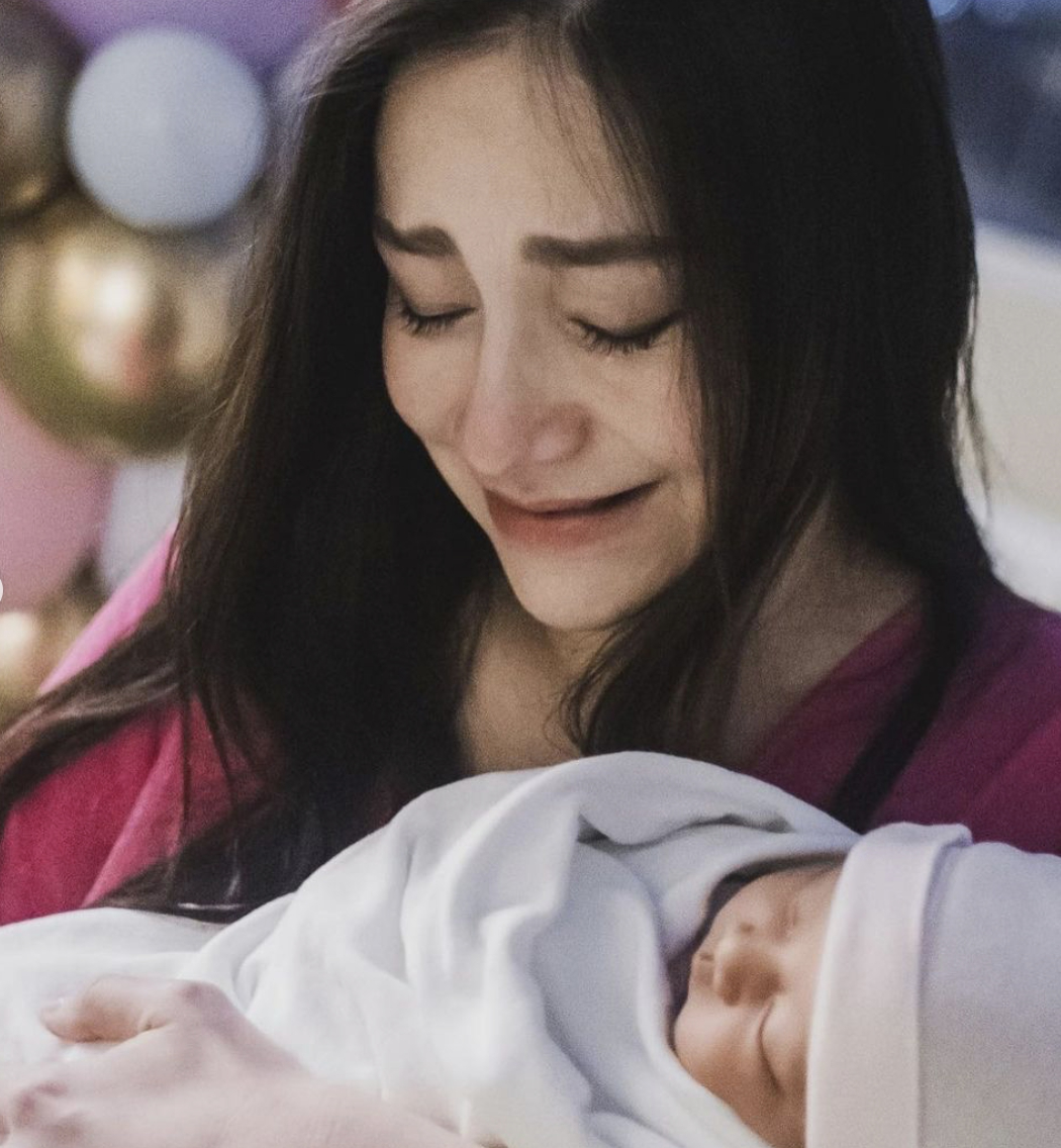 นาตาลี ฟลุค เกริกพล จัดงานวันเกิดเป่าเค้กก้อนแรกให้ทายาทแสนล้าน น้องนาตาชา