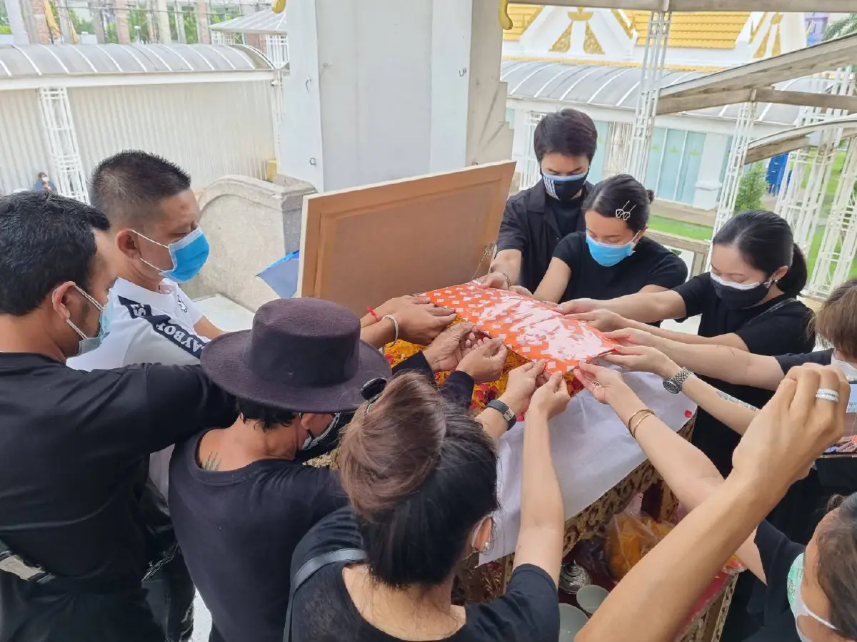 ไอซ์ ลูกสาวน้าค่อม สุดเจ็บปวด โพสต์ตัดพ้อหลังเอาอัฐิ พ่อกลับบ้าน