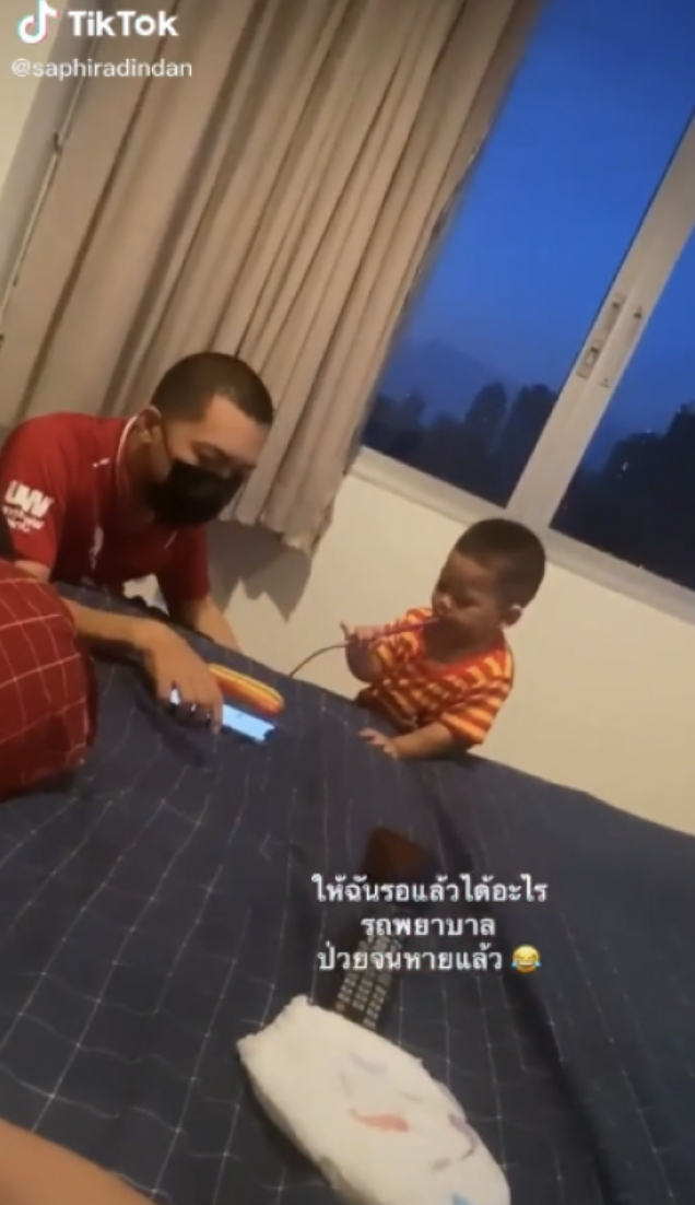 บีบหัวใจ พ่อแม่ติดโควิด จำใจต้องดูแลลูก ที่ไม่ได้ติดเชื้อ เพราะเตียงเต็ม