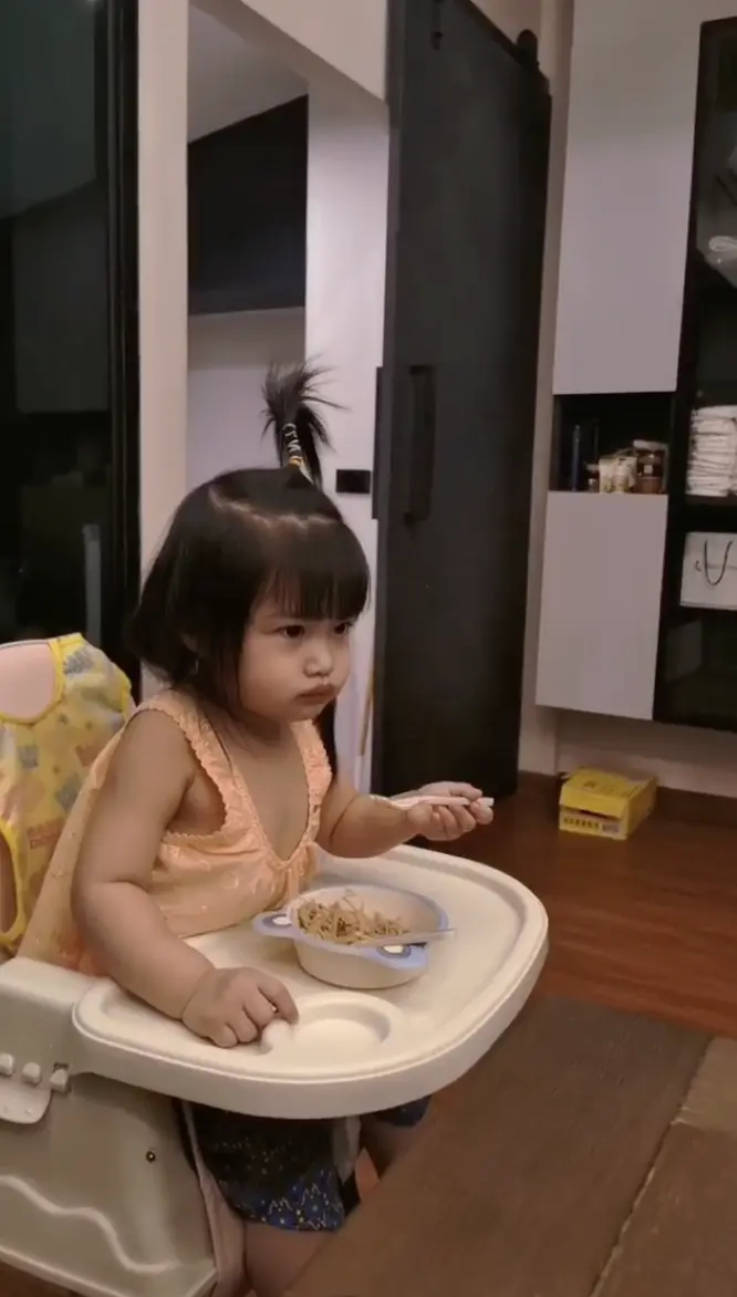 หนุ่ม ศรราม โพสต์คลิปน้องวีจิ นั่งกินข้าว หลังคนเป็นแม่เคยว่าพัฒนาการช้า