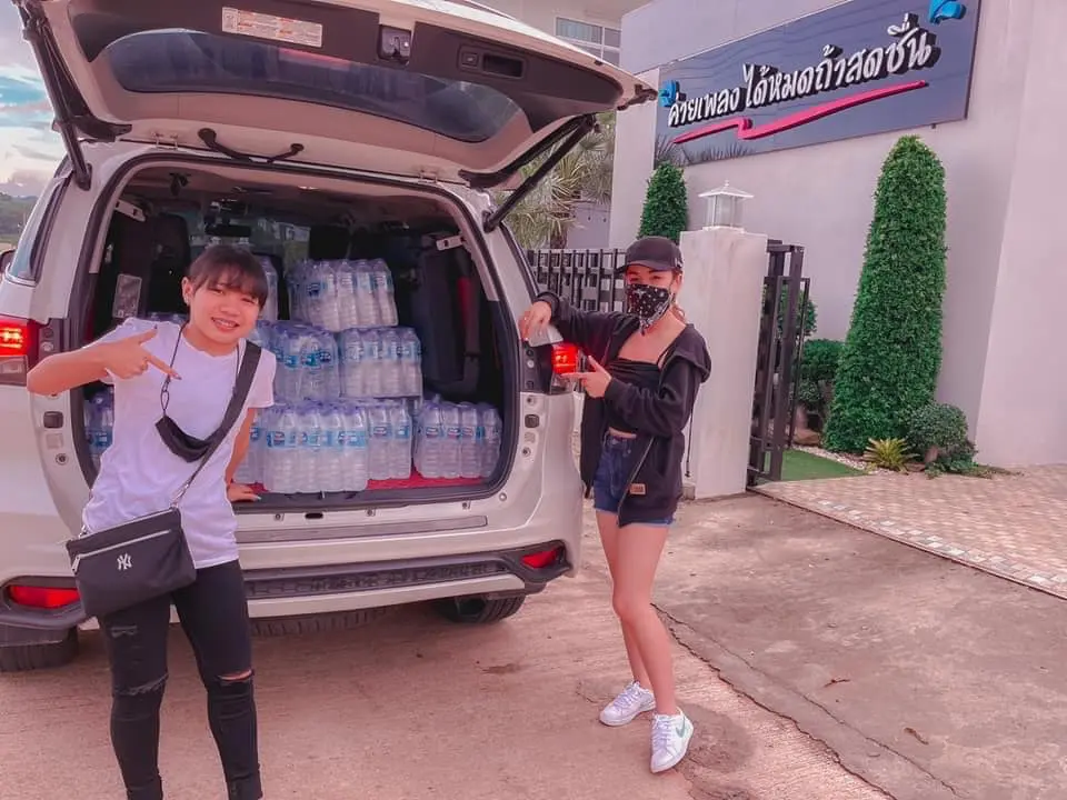 แม่เกตุ-เจนนี่-ลิลลี่ บริจาคเงินเพื่อจัดซื้อชุด PPE ให้กับ รพ. ทุ่งสง