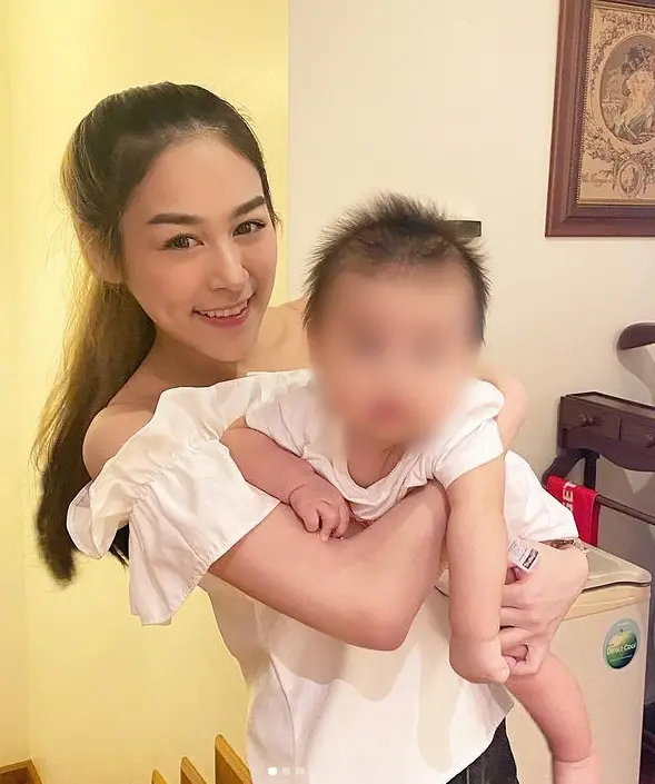 หนุ่มปริศนา โผล่คอมเมนต์ น้ำตาล ณัชชา อ้างเป็นพ่อน้องทีเค วอนอยากเจอลูก