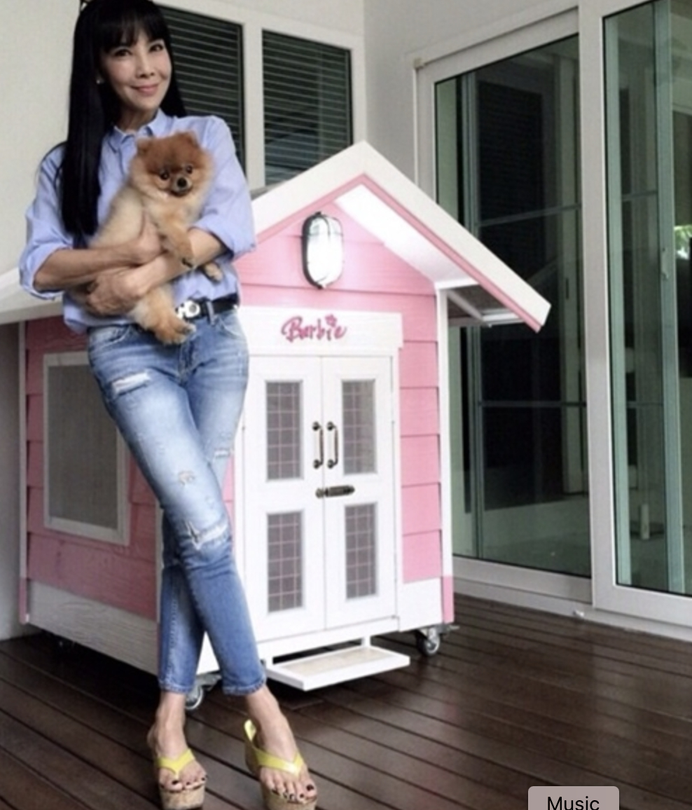 ไม่ธรรมดา เปิดบ้านหรูของ “ตั๊ก มยุรา” ดาราสาวสองพันปี ภายในเรียบหรู  สมฐานะ