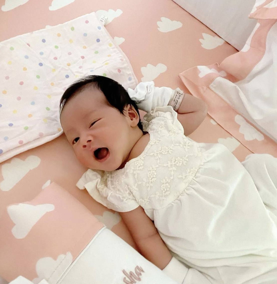 นาตาลี พาทายาทหมื่นล้าน น้องนาตาชา กลับบ้านครั้งแรกหลังคลอด 26 วัน