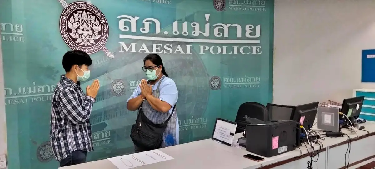 นับถือน้ำใจ หนุ่มเก็บทองได้ 4 เส้น  ออกตามหาเจ้าของจนเจอ ส่งคืนให้ถึงมือ