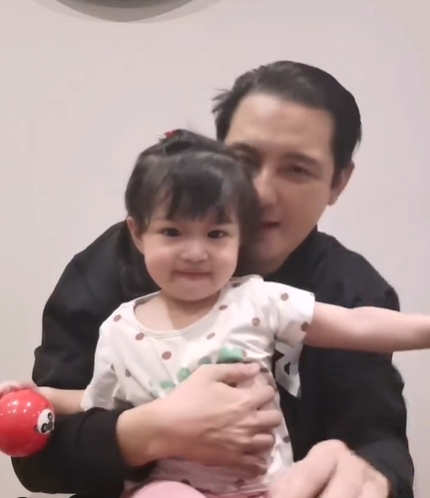 หนุ่ม ศรรามเผยคลิป น้องวีจิ ชวนคุณย่าเดินออกกำลังกาย สุดน่ารัก