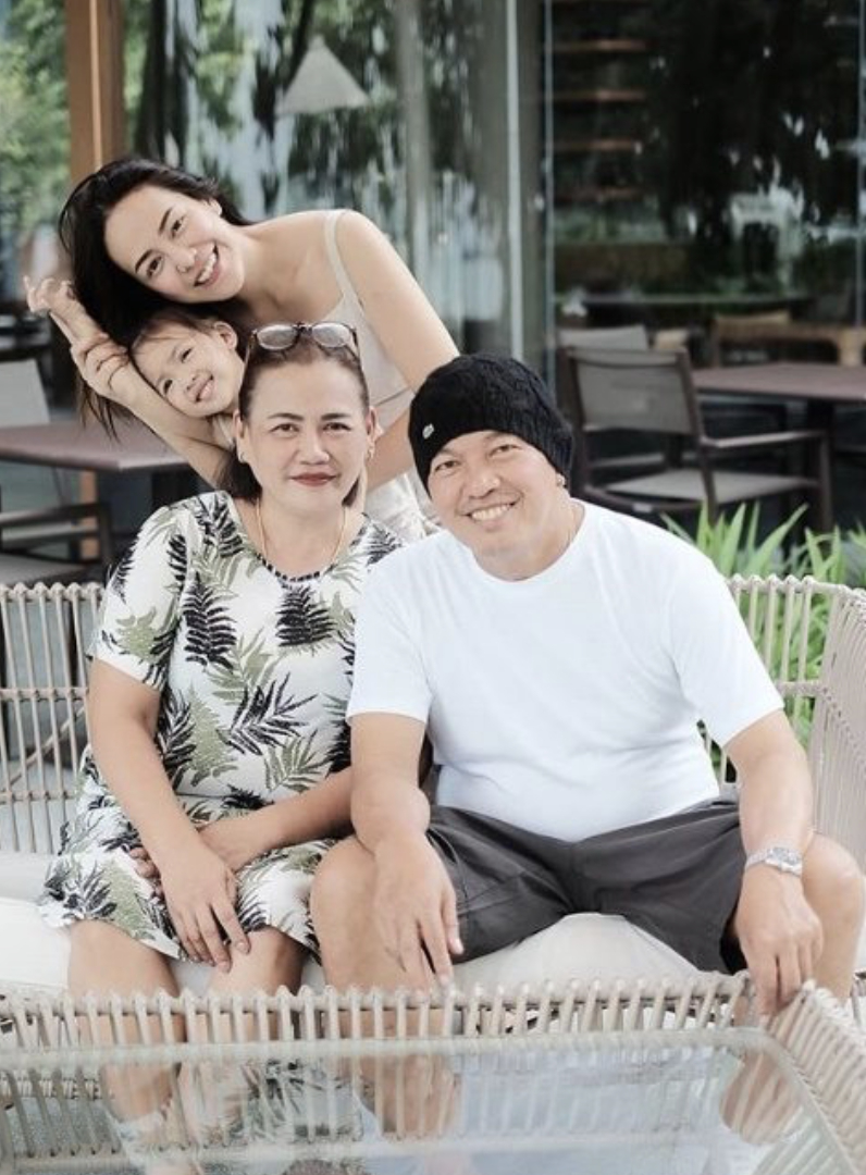 ไอซ์ ลูกสาวส่งข้อความปลอบ แม่เอ๋ หลังโพสต์ถึงพ่อ น้าค่อม