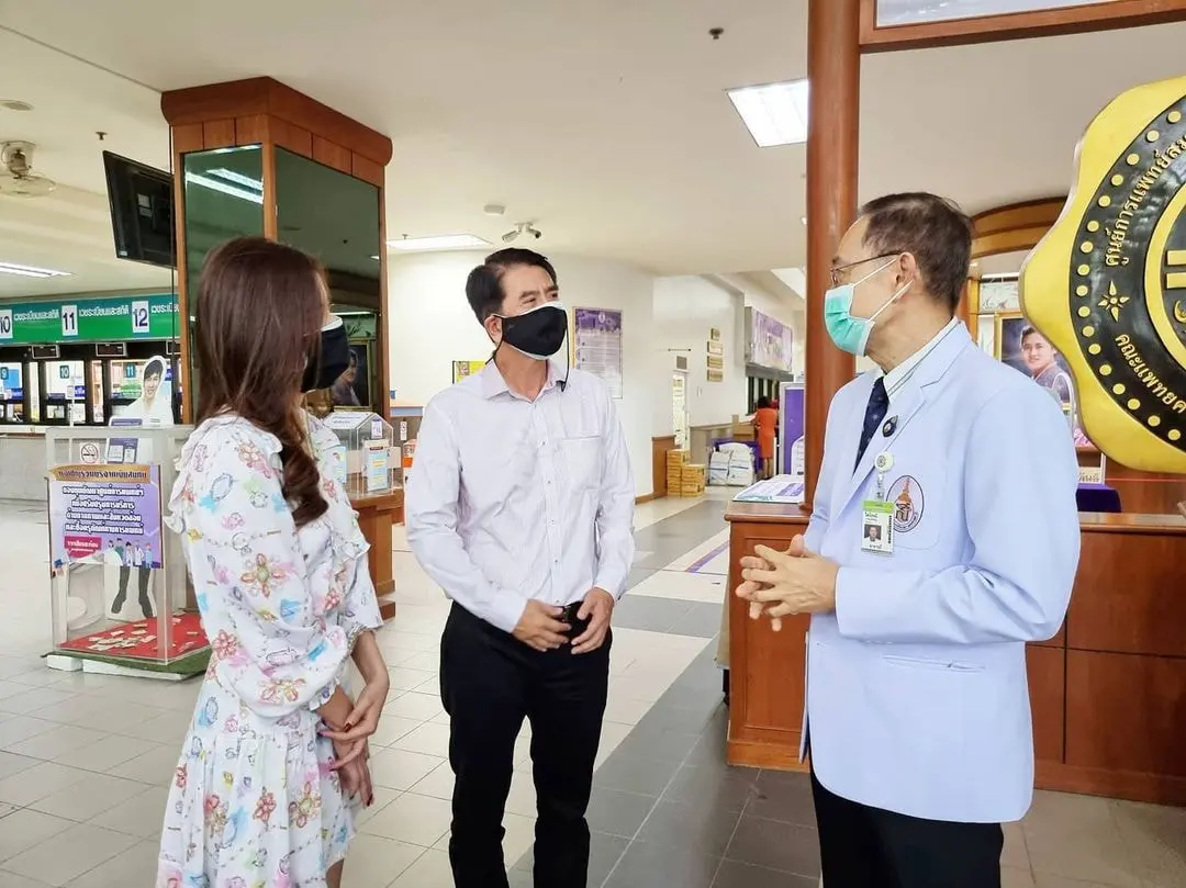"ใบเฟิร์น พิมพ์ชนก"จัดหาเครื่องช่วยหายใจ ให้กับศูนย์การแพทย์มศว องครักษ์
