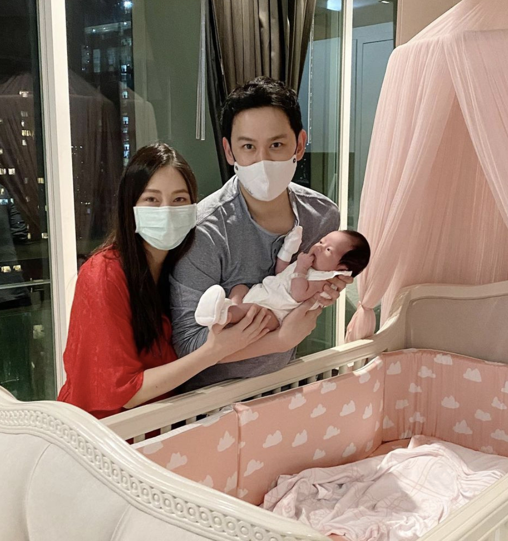 นาตาลี พาทายาทหมื่นล้าน น้องนาตาชา กลับบ้านครั้งแรกหลังคลอด 26 วัน