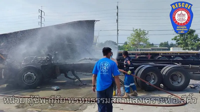 พลเมืองดี เอาชีวิตเข้าแลก ลากคนขับรถบรรทุกออกจากไฟลุกท่วมสูง