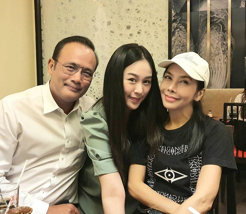 เปิดภาพ รถป้ายแดง ตั๊ก มยุรา เคยซื้อให้ลูกสาว น้ำตาล ณัชชา จนชาวเน็ตด่ายับ