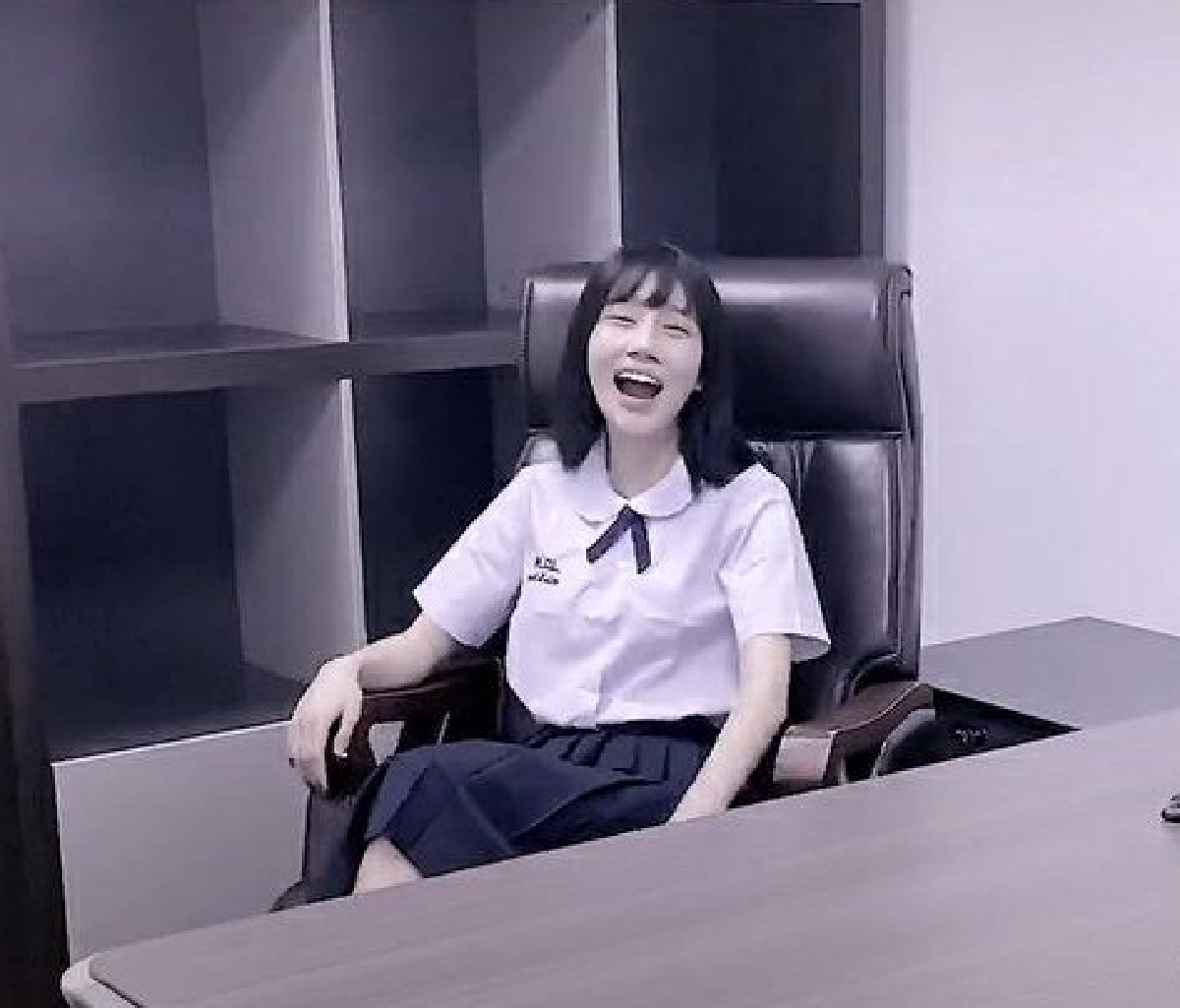 สาวจีนแต่งลุคแนนโน๊ะ เหมือนกันอย่างกับฝาแฝด เหมือนจนขนลุก