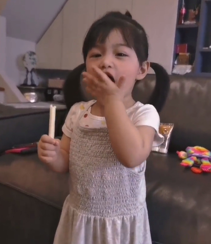 หนุ่ม ศรราม ทำหน้าที่พ่อดูแลลูกสาว น้องวีจิ เป็นอย่างดี