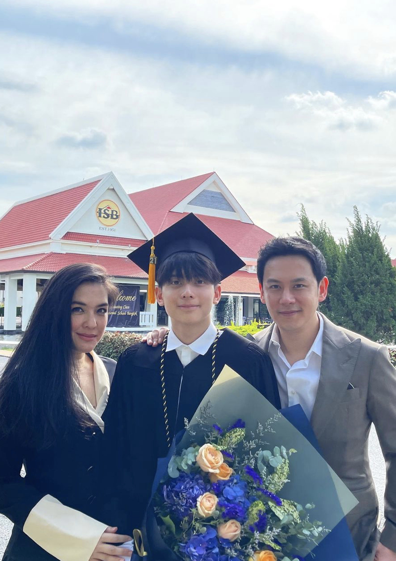 นาตาลี โผล่คอมเมนต์ หลัง น้องอชิ เรียนจบร่วมยินดีเห็นภาพ พ่อ-แม่-ลูก อบอุ่น
