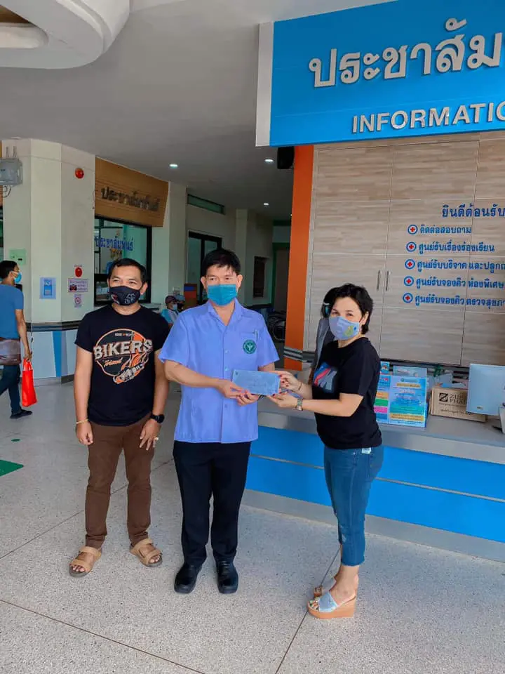 แม่เกตุ-เจนนี่-ลิลลี่ บริจาคเงินเพื่อจัดซื้อชุด PPE ให้กับ รพ. ทุ่งสง