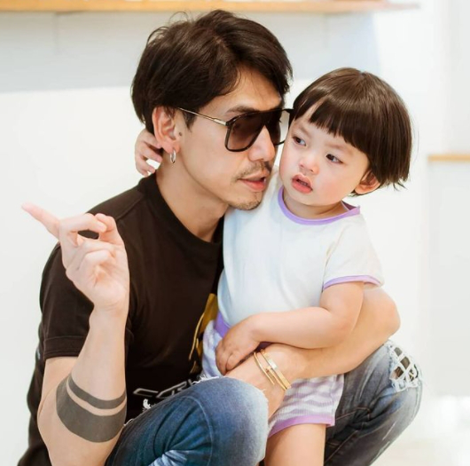 เปิดโพสต์ นิวเคลียร์ โผล่คอมเมนต์หาสามี ดีเจเพชรจ้า เมื่อ2วันก่อน