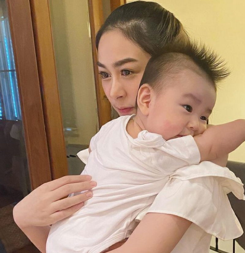 สามีชาวฮ่องกง น้ำตาล ทนไม่ไหว ประกาศขอจบปัญหา-วอนสื่อหยุด กลัวฝังใจลูก
