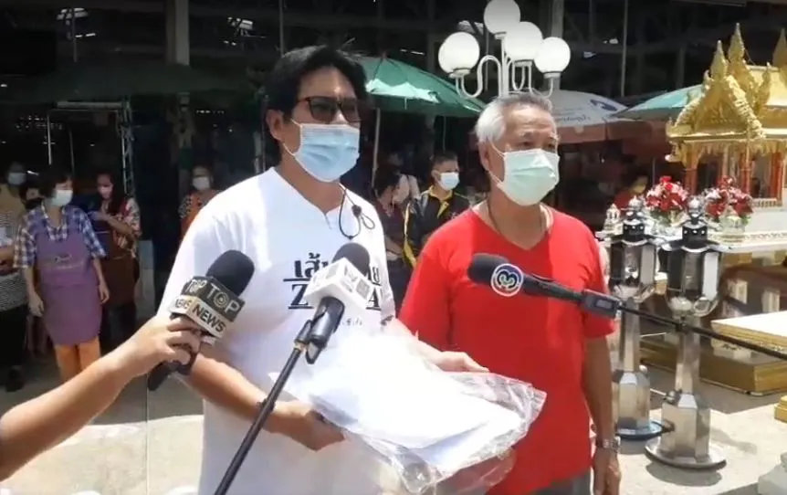 พ่อค้าเเม่ค้าตลาดธรรมโรจน์พินิจ ประท้วงกทม. โดนยกเลิกตรวจโควิดกะทันหัน