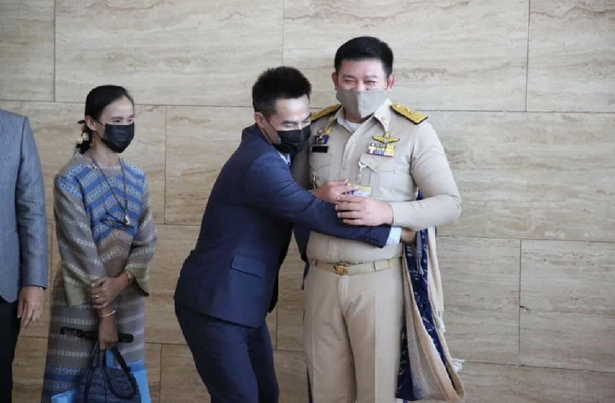 ทนายตั้ม โพสต์เหน็บแรง นายกฯ หลังเจอซัดกลางที่ประชุม พาผู้ต้องหาเข้าสภาฯ