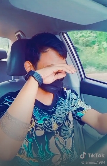 ภาคต่อ! คู่ผัว-เมียกอดกันหย่าหน้าอำเภอ ฝ่ายชายขับรถกลับบ้านทั้งน้ำตา
