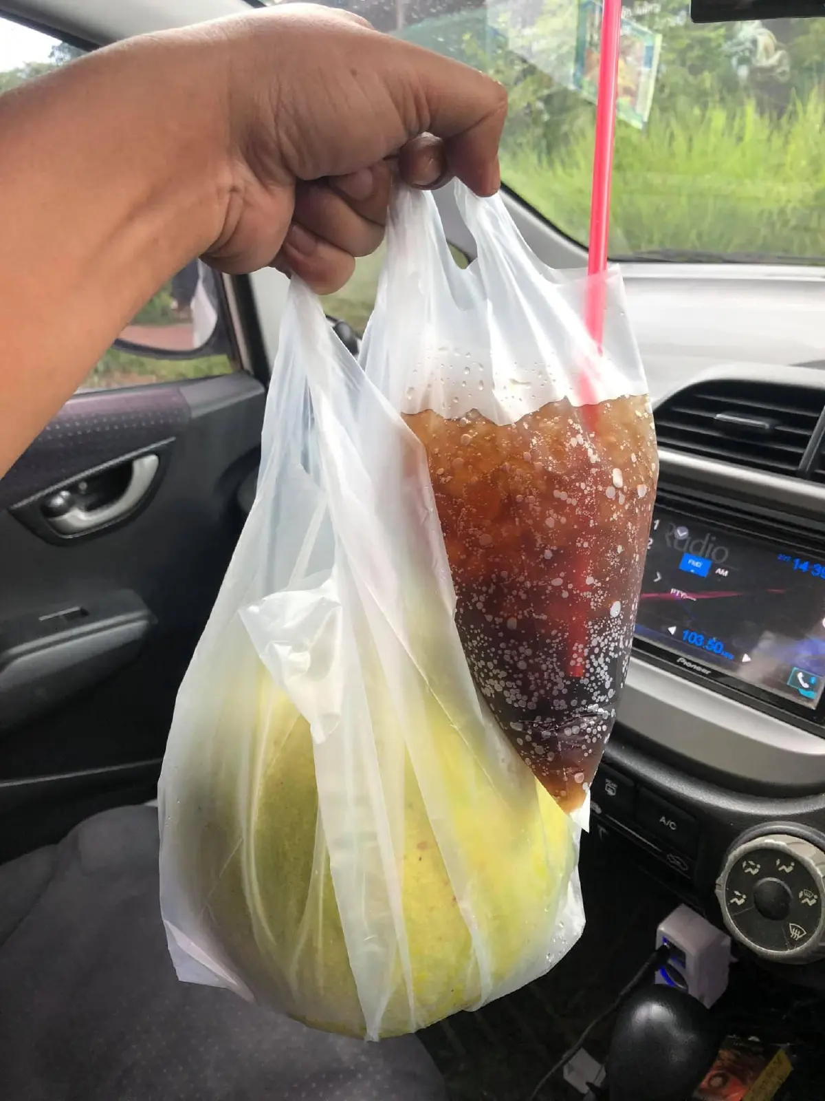 หนุ่มขอยืนหยัด อุดหนุนร้านชำในชุมชน มีของที่หาไม่ได้จากร้านสะดวกซื้อ