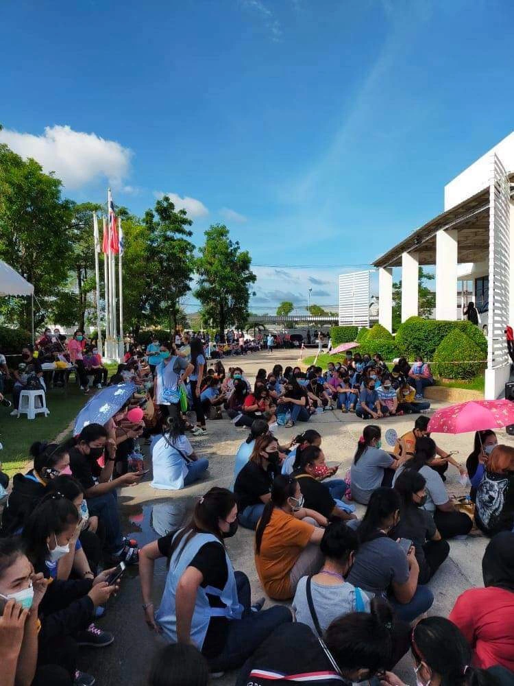 พนง.รวมตัวประท้วง