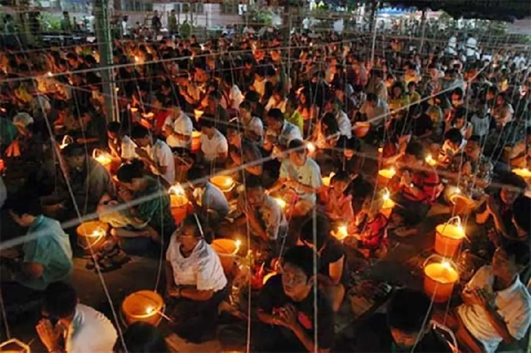 พิธีกรรม อาบน้ำมนต์ น้ำจันทร์