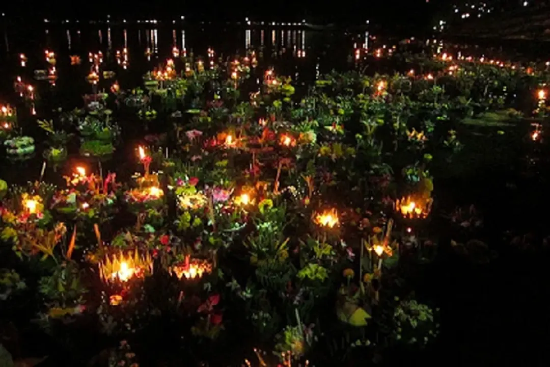 ลอยกระทง วันเพ็ญเดือนสิบสอง