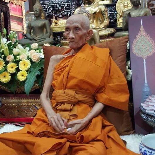 คาถาเรียกทรัพย์ และ วิธีขอพร หลวงพ่อรวย วัดตะโก