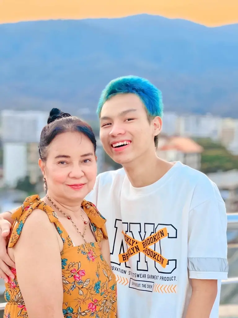 ส่องภาพล่าสุด พี่พร รักต่างวัย หลังชาวเน็ตจับสังเกต ชีวิตรักจะไปไม่รอด