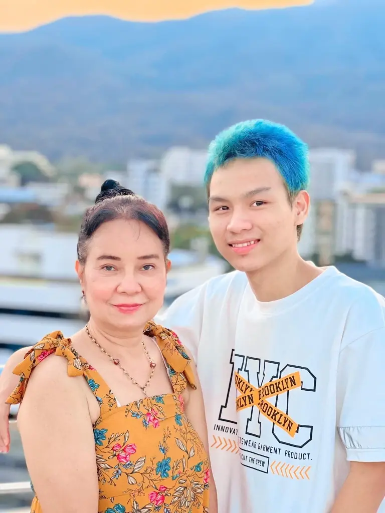 ส่องภาพล่าสุด พี่พร รักต่างวัย หลังชาวเน็ตจับสังเกต ชีวิตรักจะไปไม่รอด
