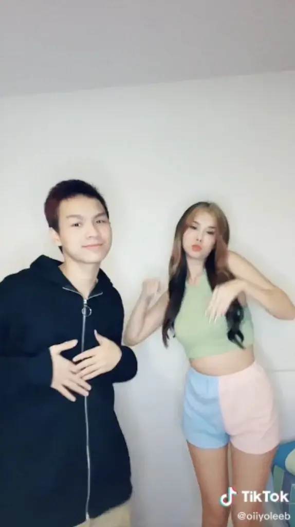 ส่องภาพล่าสุด พี่พร รักต่างวัย หลังชาวเน็ตจับสังเกต ชีวิตรักจะไปไม่รอด