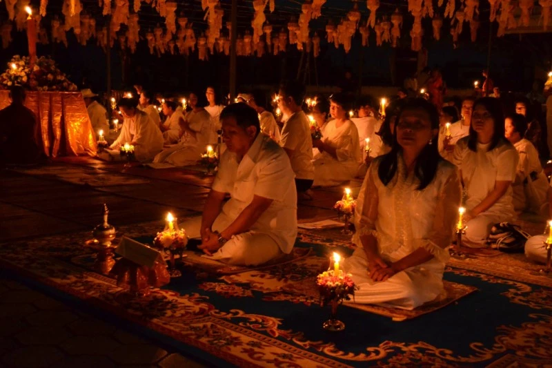 สวดก่อนนอน ป้องกันภัย คาถามงคลจักรวาล 8 ทิศ