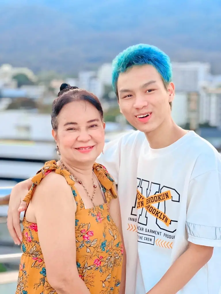 ส่องภาพล่าสุด พี่พร รักต่างวัย หลังชาวเน็ตจับสังเกต ชีวิตรักจะไปไม่รอด