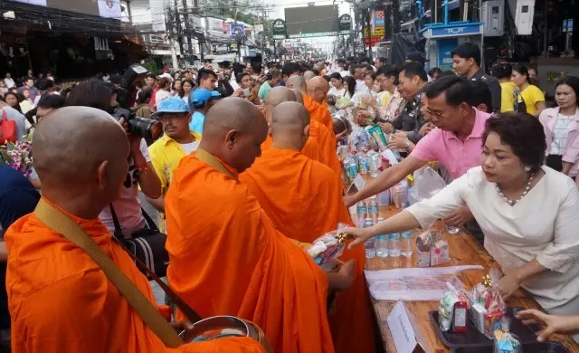ปฏิทินวันพระ 2565 ปฏิทินไทย และ วันสำคัญ