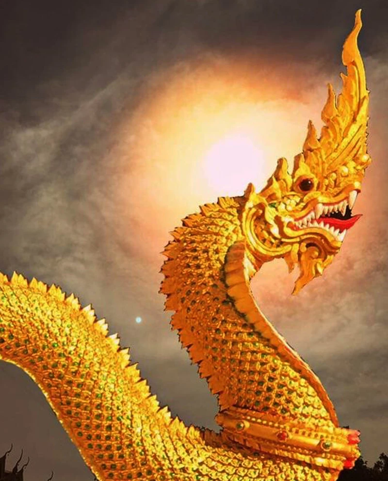 คาถาบูชา พญานาค ชีวิตรุ่งเรือง เงินทองมั่งมี