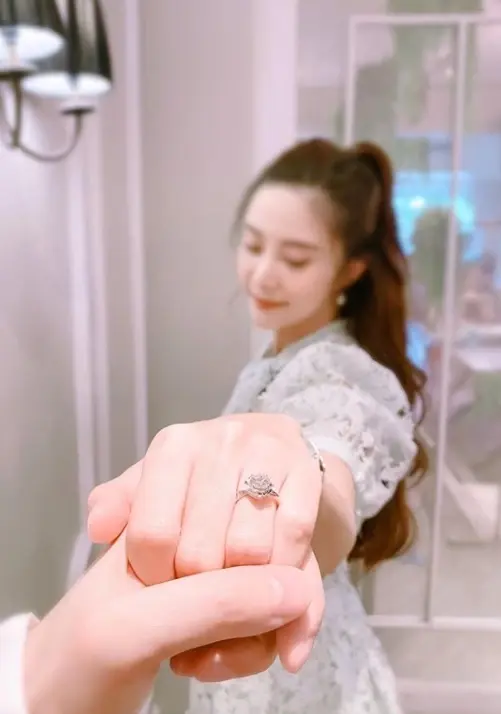 แจม ชรัฐฐา เผยสถานะยังโสด หลังถูกแฟนหนุ่มขอแต่งงานเมื่อ 2 ปีก่อน