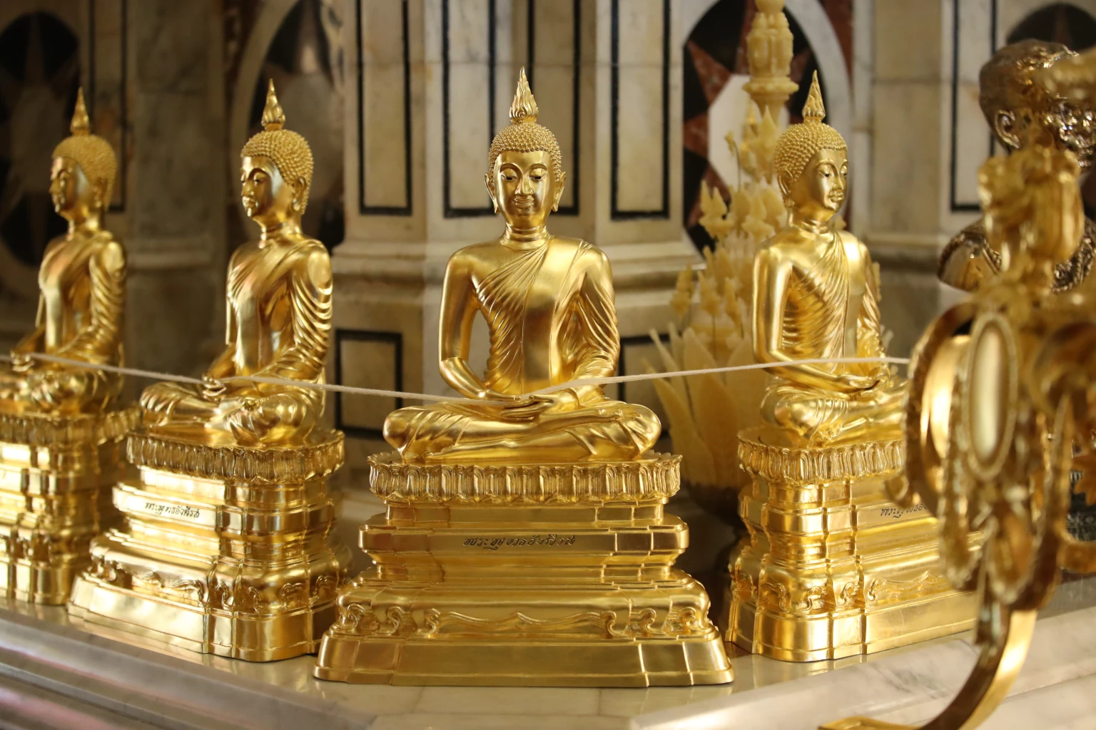 ไหว้พระในบ้าน วิธีไหว้พระในบ้านที่ถูกต้อง ของไหว้พระในบ้าน มีอะไรบ้าง