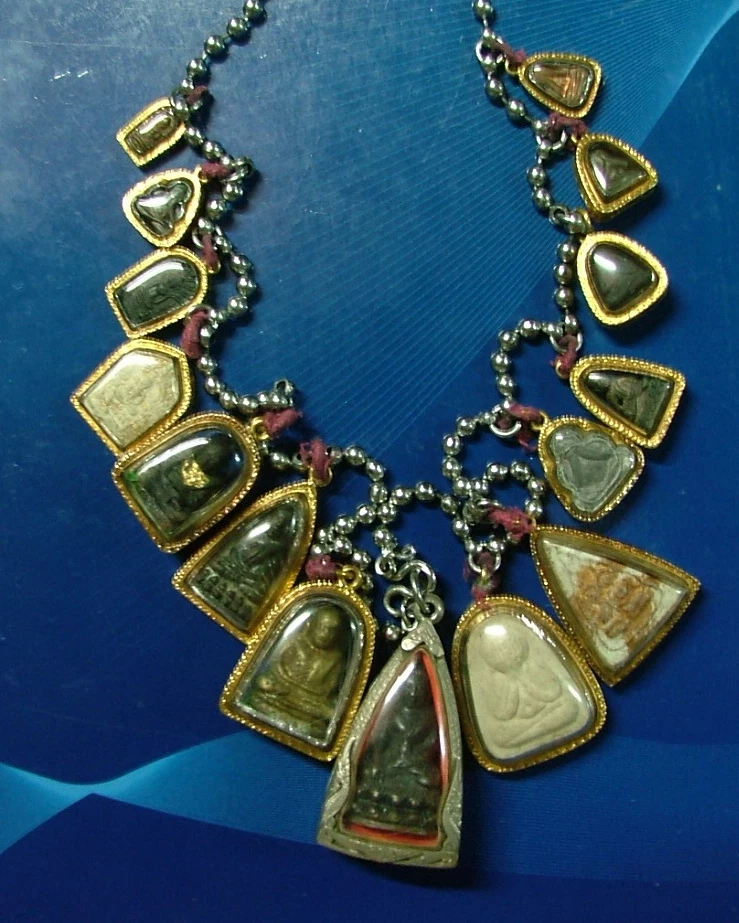 พระเครื่องห้อยคอ คาถาบูชา พระเครื่องห้อยคอ คุ้มครองป้องกันภัย