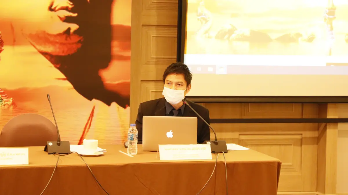 รองศาสตราจารย์ ดร.ณัธีร์ ศรีดี รองคณบดีฝ่ายวิชาการ