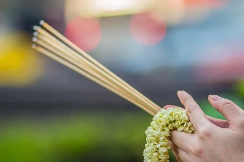 คาถาบูชา พระเครื่องห้อยคอ คุ้มครองป้องกันภัย